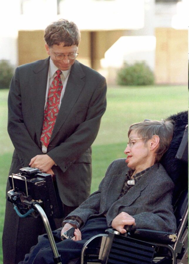 CAMBRIDGE, UNITED KINGDOM - OCTOBER 7: Microsoft President Bill Gates meets Professor Stephen Hawking on a visit to Cambridge University Tuesday October 7, 1997. Microsoft recently announced funding of 50 Million pounds (80 million dlrs US) for a research centre to be based in Cambridge and Bill Gates followed this up with a personal gift of 12 million (19.2 million dlrs US) to the University. (AP Photo/Findlay Kember/Pool) (Photo credit should read FINDLAY KEMBER/AFP/Getty Images)