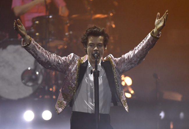 LONDON, ENGLAND - APRIL 11: (EDITORIAL USE ONLY) Harry Styles performs on stage at the O2 Arena on April 11, 2018 in London, England. (Photo by Gareth Cattermole/Getty Images)