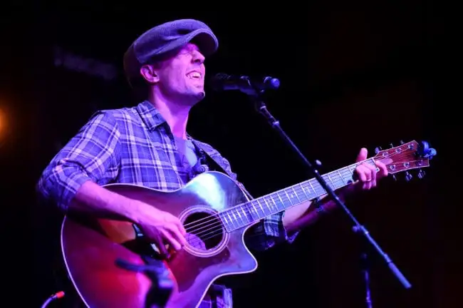 HOLLYWOOD, CA - MAY 07: Singer/Songwriter Jason Mraz performs onstage at the 'We Create Music Center Stage' showcase during The 2018 ASCAP "I Create Music" EXPO at Loews Hollywood Hotel on May 7, 2018 in Hollywood, California. (Photo by Alberto E. Rodriguez/Getty Images for ASCAP)