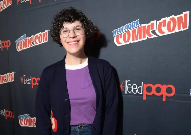 NEW YORK, NY - OCTOBER 04: Steven Universe creator, voice actor, and author Rebecca Sugar speaks onstage attends New York Comic Con 2017 - JK at Hammerstein Ballroom on October 4, 2017 in New York City. 27356_002 (Photo by Jason Kempin/Getty Images for Turner)