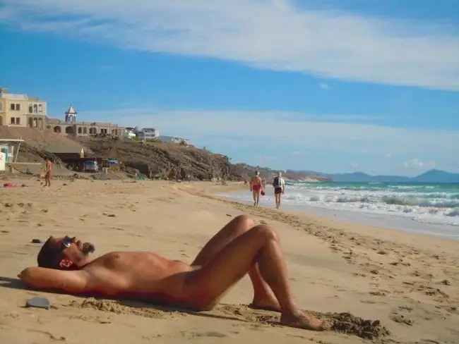 A man in a nudist beach may seek to increase its self-confidence with a penis filler.