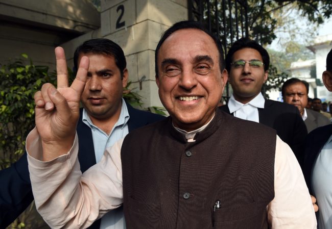 Bhartiya Janata Party (BJP) leader Subramanian Swamy flashes a victory sign as he leaves the Patiala House court in New Delhi on December 8, 2015. Swamy filed a case against rival politicians Sonia Gandhi and Rahul Gandhi alleging fraud and land grabbing in an ongoing saga known as the "National Herald case". AFP PHOTO / PRAKASH SINGH / AFP / PRAKASH SINGH (Photo credit should read PRAKASH SINGH/AFP/Getty Images)