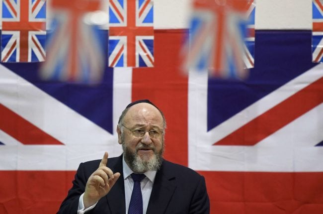 LONDON - FEBRUARY 1: Chief Rabbi Ephraim Mirvis (L) delivers a speech at the Orthodox Jewish School Yavneh College on February 1, 2017 in London, England. (Photo by Toby Melville - WPA Pool/Getty Images)
