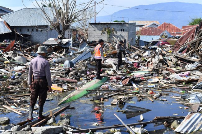 Indonesian K9 police unit searches for victims in Palu, in Indonesia's Central Sulawesi on October 5, 2018, following the September 28 earthquake and tsunami. - Search teams made desperate last-ditch efforts on October 5 to find survivors in destroyed buildings a week on from Indonesia's devastating quake-tsunami, as the death toll from the disaster rose above 1,500. (Photo by ADEK BERRY / AFP)        (Photo credit should read ADEK BERRY/AFP/Getty Images)