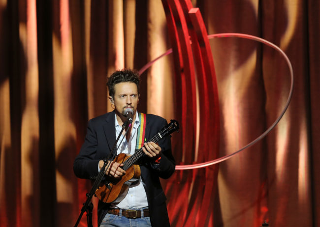 "I'm Yours" singer Jason Mraz spoke about being bisexual