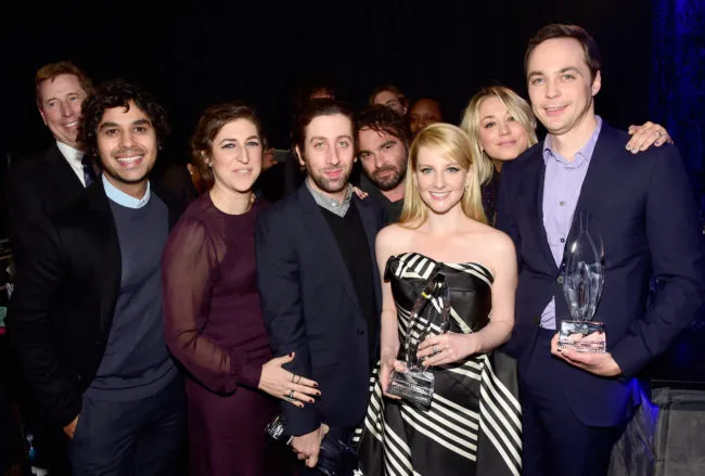 The Big Bang Theory stars Kunal Nayyar, Mayim Bialik, Simon Helberg, Johnny Galecki, Melissa Rauch, Kaley Cuoco and Jim Parsons, with the award for "Favorite TV Show," attend the People's Choice Awards 2016.