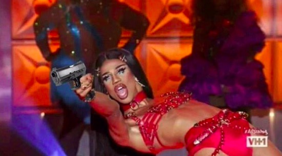 Naomi Smalls shakes things up on Drag Race