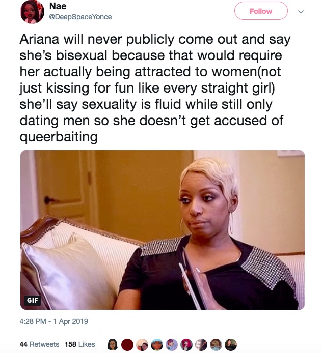 A Twitter user criticises Ariana Grande 