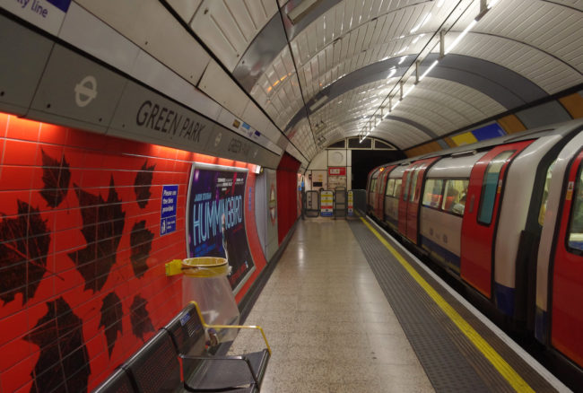 A 1996 Stock Jubilee Line train stands in the westbound platform at Green Park.