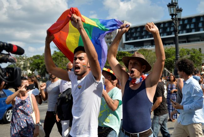More than a hundred people participated in a demonstration for the LGBT rights in Havana on Saturday, an activity unauthorized by the government, amid tensions with the police.